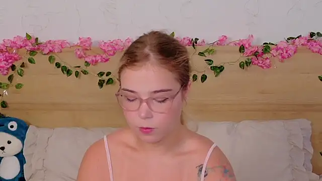 Lilith Bonheur online show from October 26, 2025, 8:20 pm