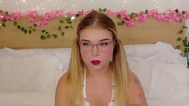 Lilith Bonheur online show from December 18, 2025, 1:04 pm