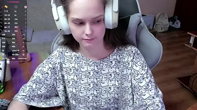 Snapshot of SharybbFace chatting on February 9, 2026, 3:10 pm SharybbFace online show from February 9, 2026, 3:10 pm