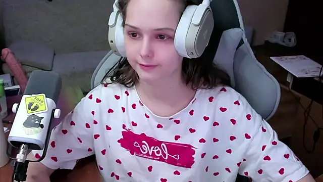 Snapshot of SharybbFace chatting on February 6, 2026, 2:02 pm SharybbFace online show from February 6, 2026, 2:02 pm