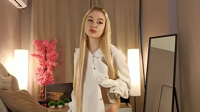 Flirty lee online show from October 13, 2025, 2:07 pm