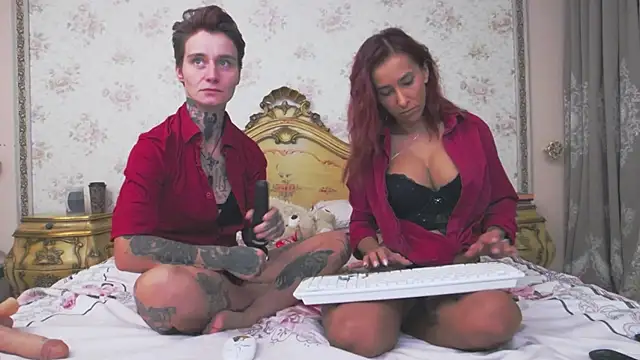 Snapshot of UnholyAngels chatting on October 17, 2025, 10:33 pm UnholyAngels online show from October 17, 2025, 10:33 pm