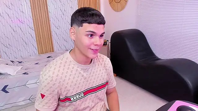 james jonnes online show from September 30, 2025, 7:53 pm