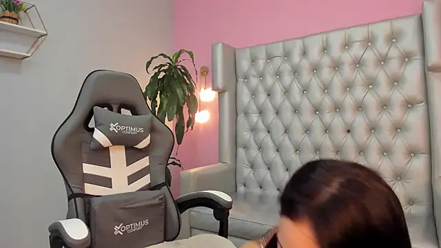 sofi  18  online show from October 17, 2025, 6:21 pm