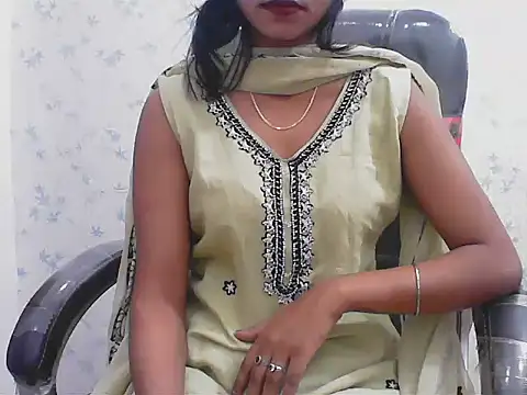 short girl  online show from April 7, 2026, 3:14 pm