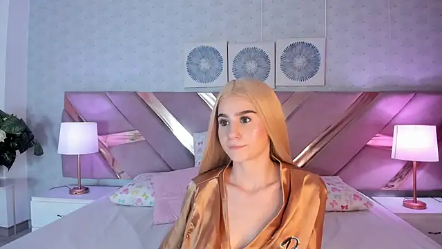 ChloeLaurentt online show from July 1, 2026, 9:37 pm