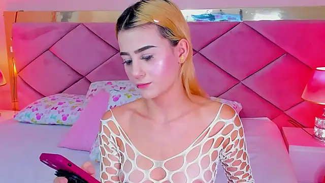 ChloeLaurentt online show from March 6, 2026, 3:51 pm