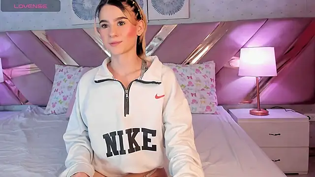 ChloeLaurentt online show from July 5, 2026, 8:37 pm
