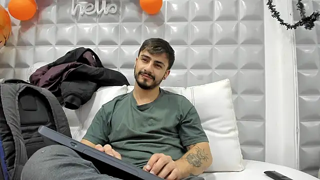 Jack Daniel   online show from October 21, 2025, 2:27 pm