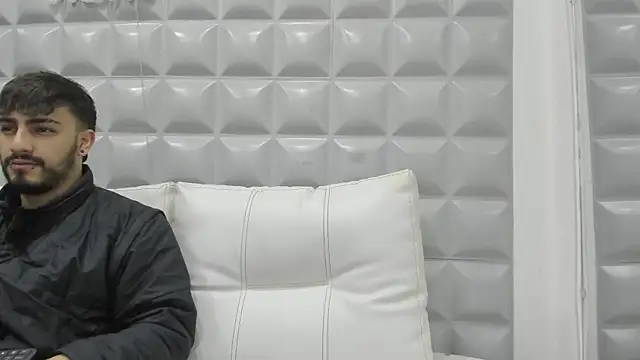 Jack Daniel   online show from November 21, 2025, 12:48 pm