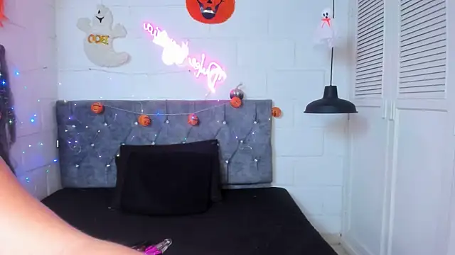 Snapshot of susan_dl chatting on October 12, 2025, 5:47 pm susan dl online show from October 12, 2025, 5:47 pm