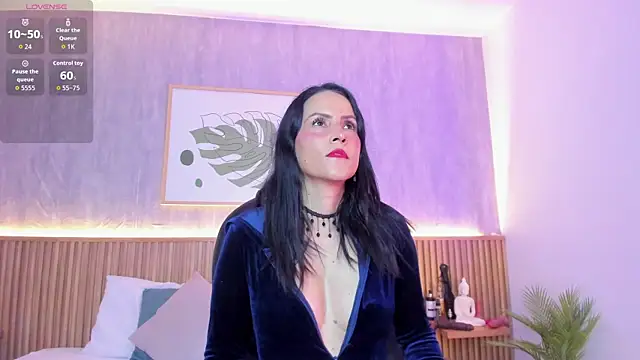 Coco-balenciaga online show from September 23, 2025, 11:28 am