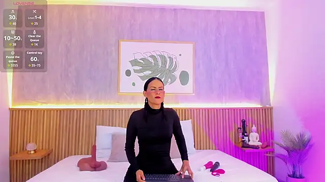 Coco-balenciaga online show from September 20, 2025, 11:26 am