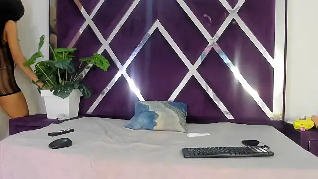 angelkyraasm online show from October 29, 2025, 12:48 pm