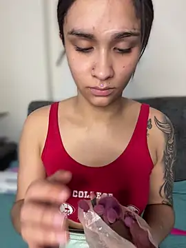 Isabella-Teen online show from December 18, 2025, 2:05 am