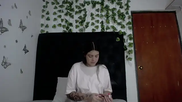 Snapshot of isabel_09 chatting on April 6, 2026, 12:28 pm isabel 09 online show from April 6, 2026, 12:28 pm