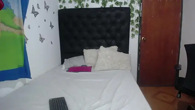 Snapshot of isabel_09 chatting on February 12, 2026, 3:17 am isabel 09 online show from February 12, 2026, 3:17 am