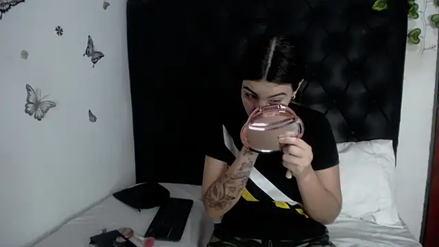 Snapshot of isabel_09 chatting on April 9, 2026, 12:11 pm isabel 09 online show from April 9, 2026, 12:11 pm