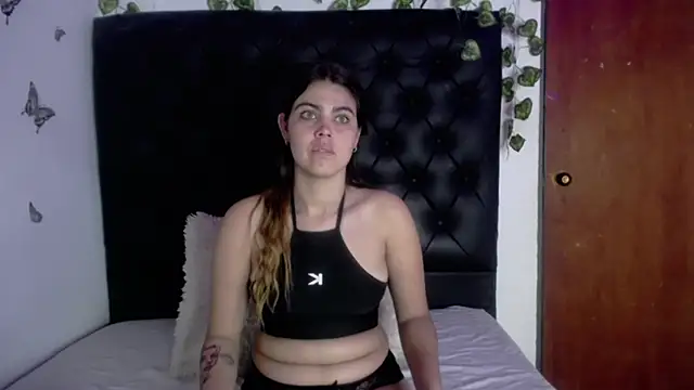 Snapshot of isabel_09 chatting on April 4, 2026, 12:12 pm isabel 09 online show from April 4, 2026, 12:12 pm