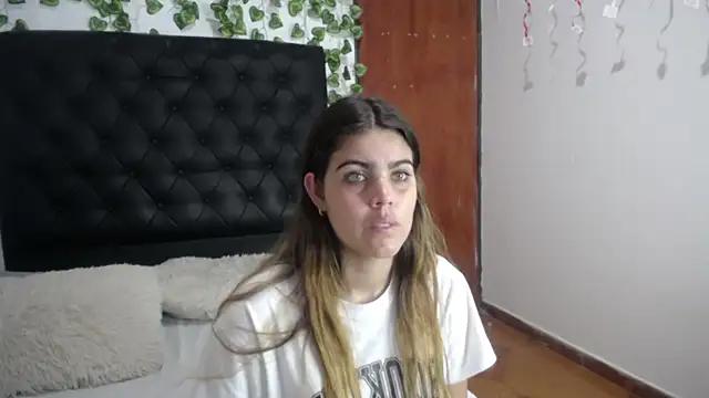 Snapshot of isabel_09 chatting on February 27, 2026, 7:03 pm isabel 09 online show from February 27, 2026, 7:03 pm