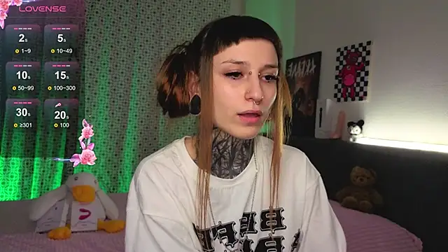 Snapshot of LilithPoison chatting on October 29, 2025, 6:18 pm LilithPoison online show from October 29, 2025, 6:18 pm