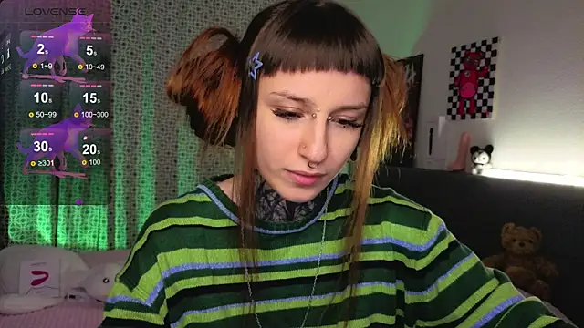 Snapshot of LilithPoison chatting on November 14, 2025, 6:11 pm LilithPoison online show from November 14, 2025, 6:11 pm