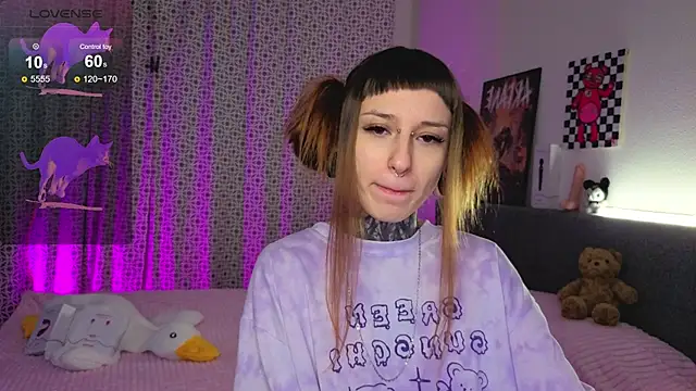 Snapshot of LilithPoison chatting on November 6, 2025, 6:01 pm LilithPoison online show from November 6, 2025, 6:01 pm