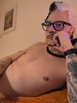 Snapshot of cruiserpup chatting on November 5, 2025, 7:17 pm cruiserpup online show from November 5, 2025, 7:17 pm