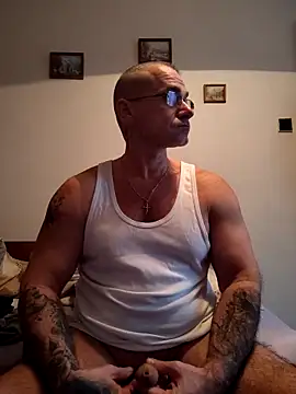 Snapshot of chcem1975 chatting on February 2, 2026, 11:42 am chcem1975 online show from February 2, 2026, 11:42 am