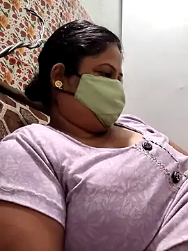 Snapshot of Mmm143 chatting on April 7, 2026, 11:28 pm Mmm143 online show from April 7, 2026, 11:28 pm