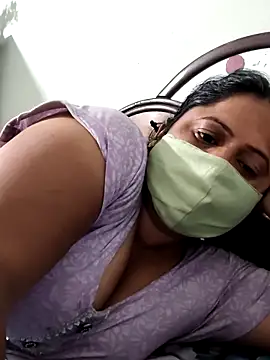 Snapshot of Mmm143 chatting on April 10, 2026, 6:42 am Mmm143 online show from April 10, 2026, 6:42 am