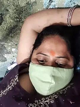 Snapshot of Mmm143 chatting on April 14, 2026, 8:19 am Mmm143 online show from April 14, 2026, 8:19 am