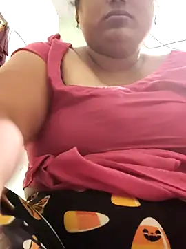 Snapshot of Mmm143 chatting on April 4, 2026, 3:13 am Mmm143 online show from April 4, 2026, 3:13 am