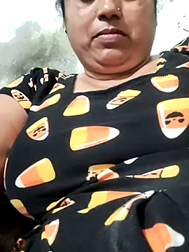 Snapshot of Mmm143 chatting on March 8, 2026, 4:49 am Mmm143 online show from March 8, 2026, 4:49 am