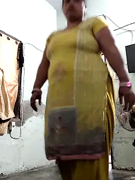 Snapshot of Mmm143 chatting on April 12, 2026, 10:29 am Mmm143 online show from April 12, 2026, 10:29 am