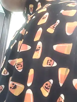 Snapshot of Mmm143 chatting on April 3, 2026, 8:21 am Mmm143 online show from April 3, 2026, 8:21 am