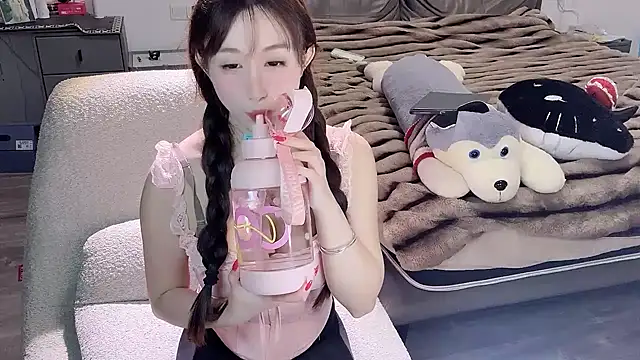 naiyaomeimei online show from October 13, 2025, 1:02 pm