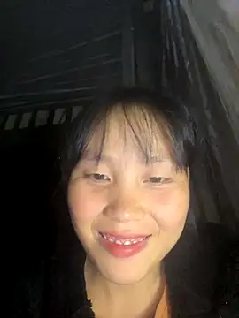 Snapshot of huong-18 chatting on November 11, 2025, 2:23 pm huong-18 online show from November 11, 2025, 2:23 pm