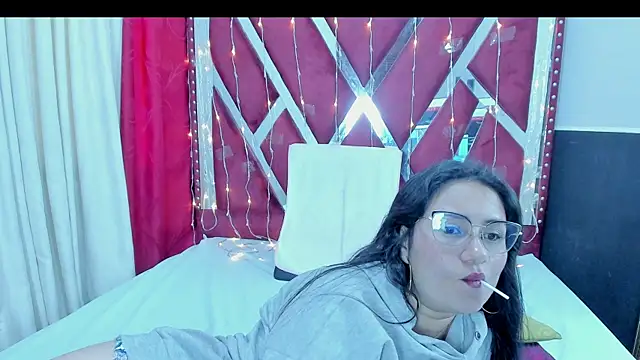 Luna021 1 online show from November 23, 2025, 12:04 pm