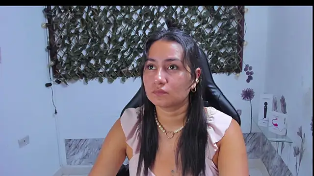 Luna021 1 online show from October 11, 2025, 8:32 pm