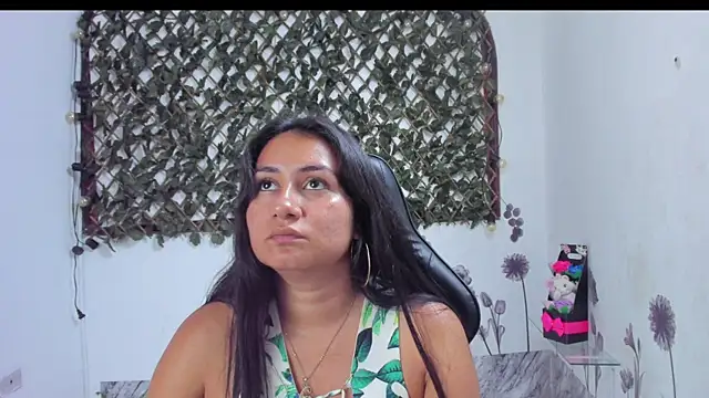 Luna021 1 online show from November 14, 2025, 7:39 pm