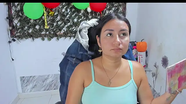 Luna021 1 online show from October 27, 2025, 7:37 pm