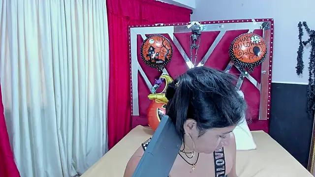 Luna021 1 online show from October 28, 2025, 8:08 pm