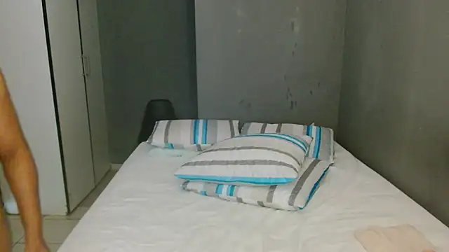 Lillyan N online show from April 19, 2026, 8:37 am