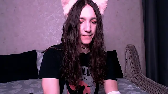 SilverMuse  online show from November 13, 2025, 10:35 pm