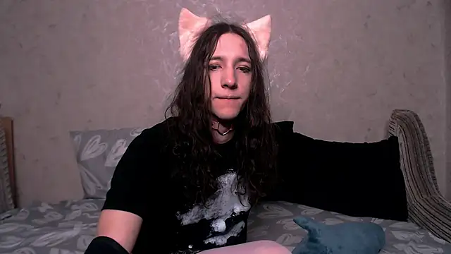 SilverMuse  online show from October 12, 2025, 2:35 am