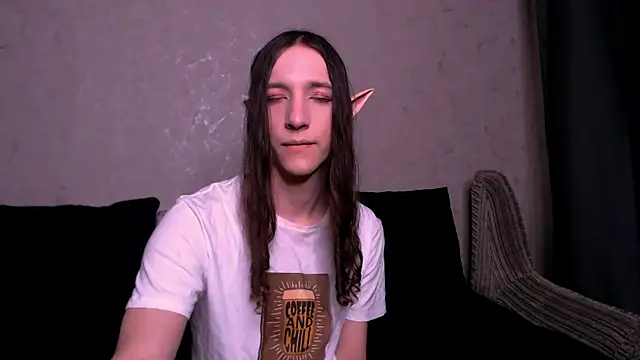 SilverMuse  online show from November 4, 2025, 9:29 pm