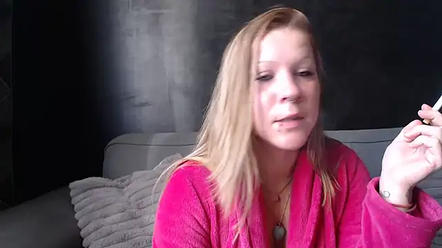 Snapshot of AnnaFalconeX chatting on October 16, 2025, 7:38 am AnnaFalconeX online show from October 16, 2025, 7:38 am