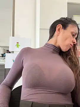 Snapshot of ainaht chatting on February 7, 2026, 2:25 pm ainaht online show from February 7, 2026, 2:25 pm