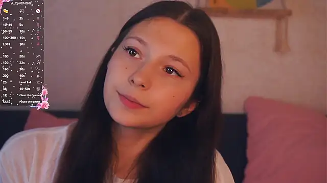 GabrielleLynchard online show from October 27, 2025, 7:15 pm